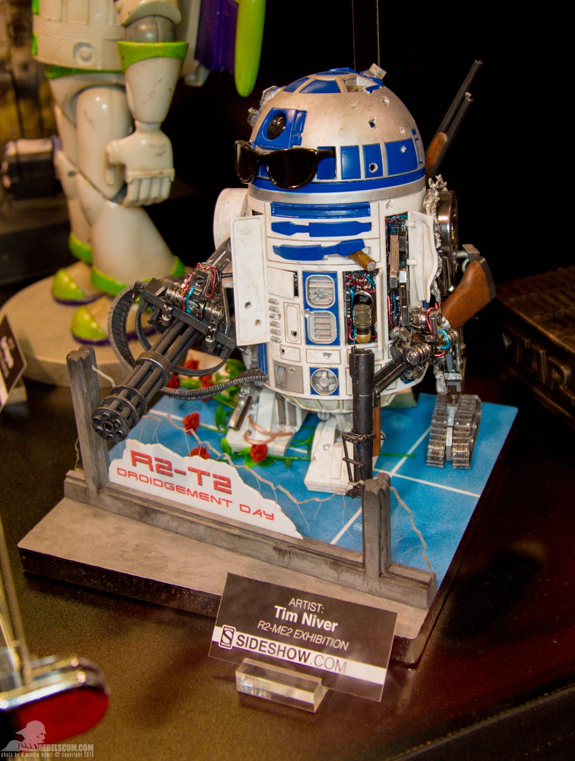 Star-Wars-Celebration-Anaheim-2015-Sideshow-R2-Me2-Exhibit-047.jpg