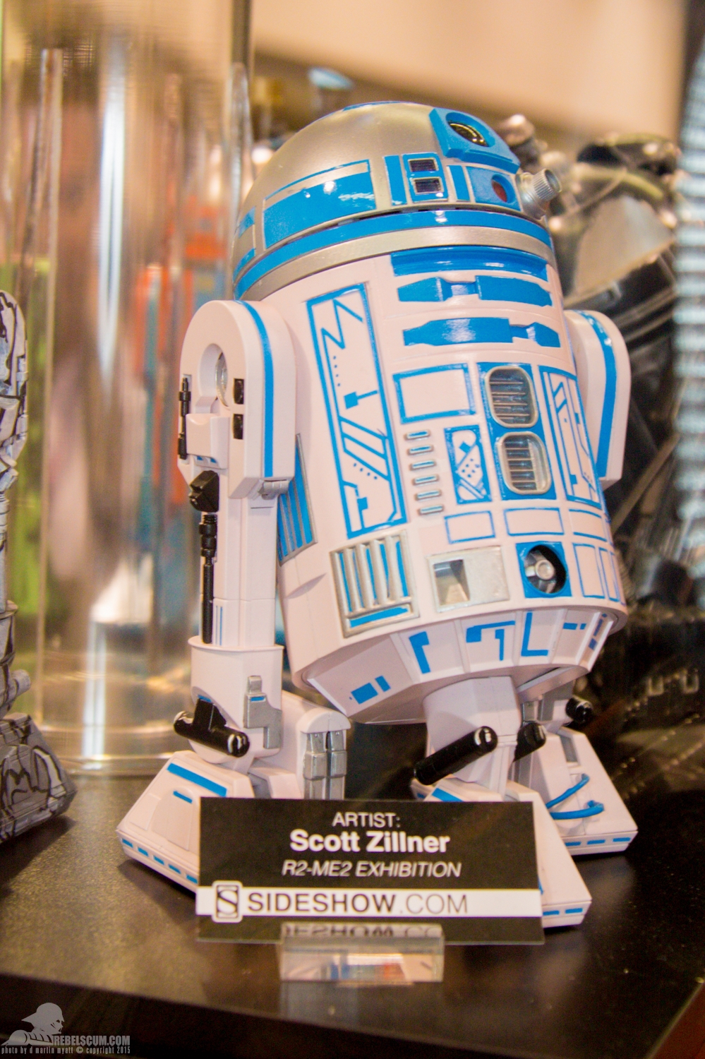 Star-Wars-Celebration-Anaheim-2015-Sideshow-R2-Me2-Exhibit-049.jpg