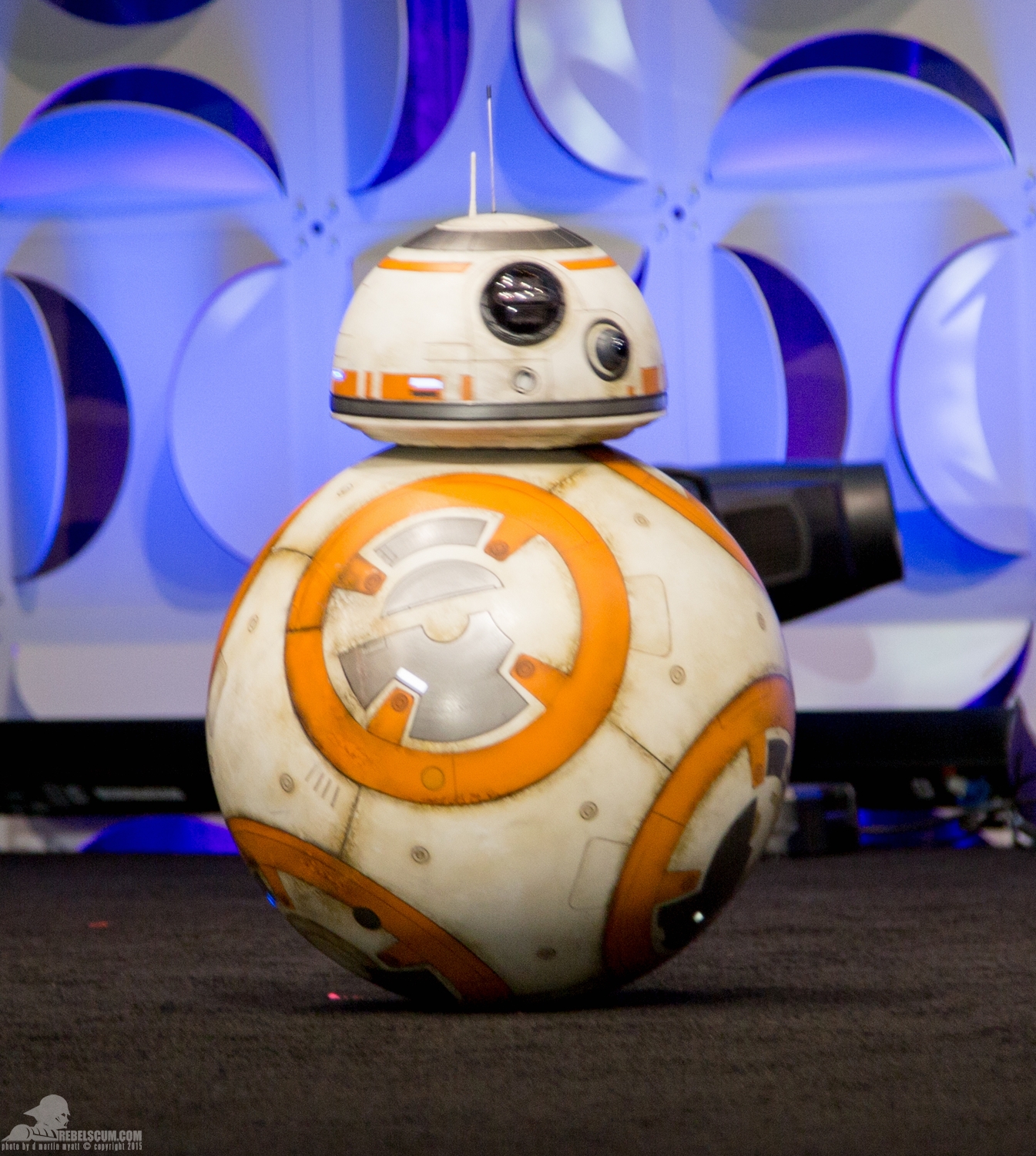 Star-Wars-Celebration-Anaheim-2015-The-Force-Awakens-Trailer-039.jpg