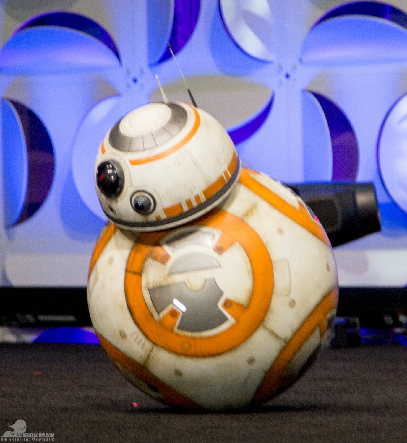 Star-Wars-Celebration-Anaheim-2015-The-Force-Awakens-Trailer-042.jpg