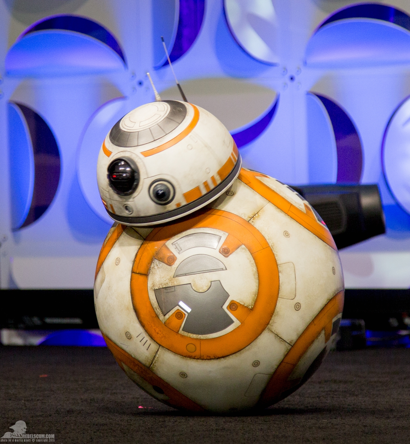 Star-Wars-Celebration-Anaheim-2015-The-Force-Awakens-Trailer-043.jpg