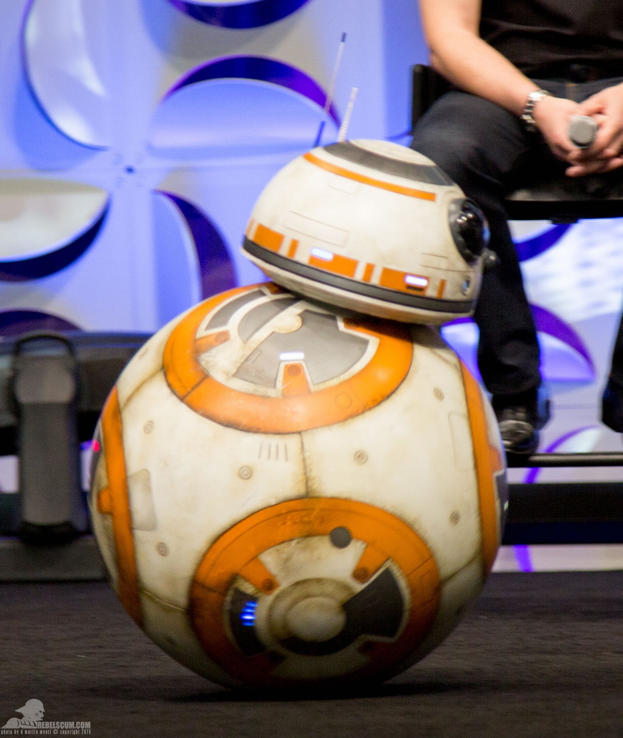 Star-Wars-Celebration-Anaheim-2015-The-Force-Awakens-Trailer-046.jpg