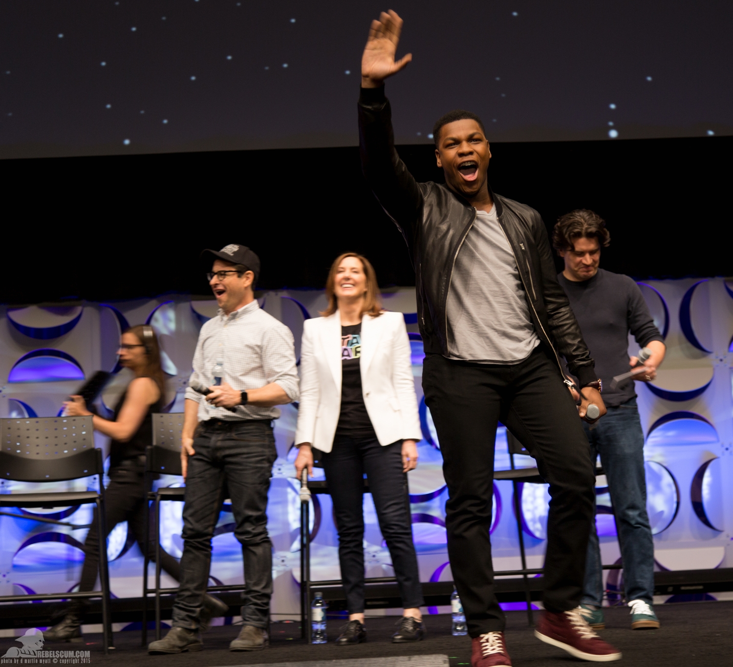 Star-Wars-Celebration-Anaheim-2015-The-Force-Awakens-Trailer-064.jpg