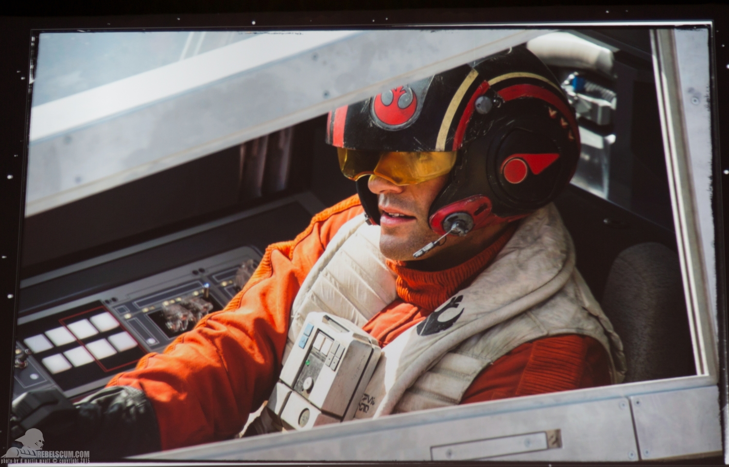 Star-Wars-Celebration-Anaheim-2015-The-Force-Awakens-Trailer-078.jpg