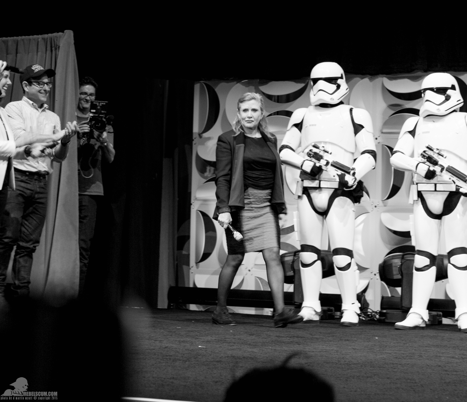 Star-Wars-Celebration-Anaheim-2015-The-Force-Awakens-Trailer-085.jpg