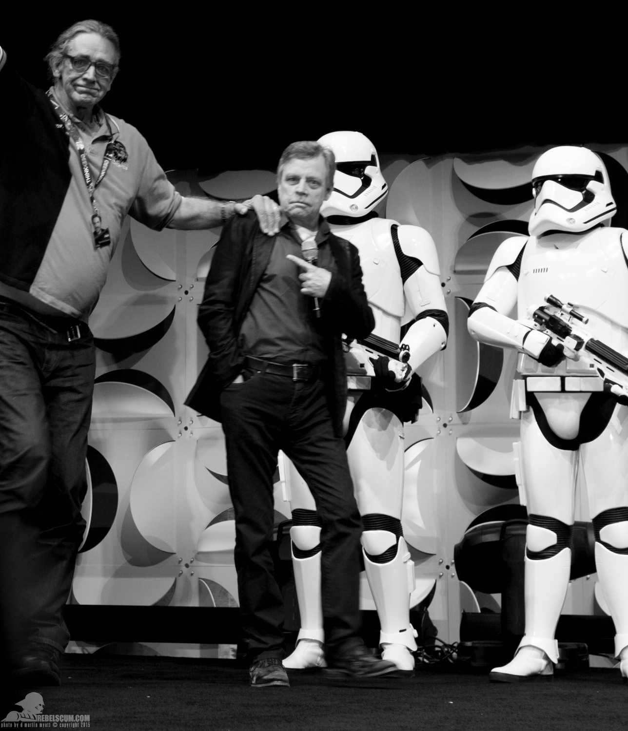 Star-Wars-Celebration-Anaheim-2015-The-Force-Awakens-Trailer-088.jpg