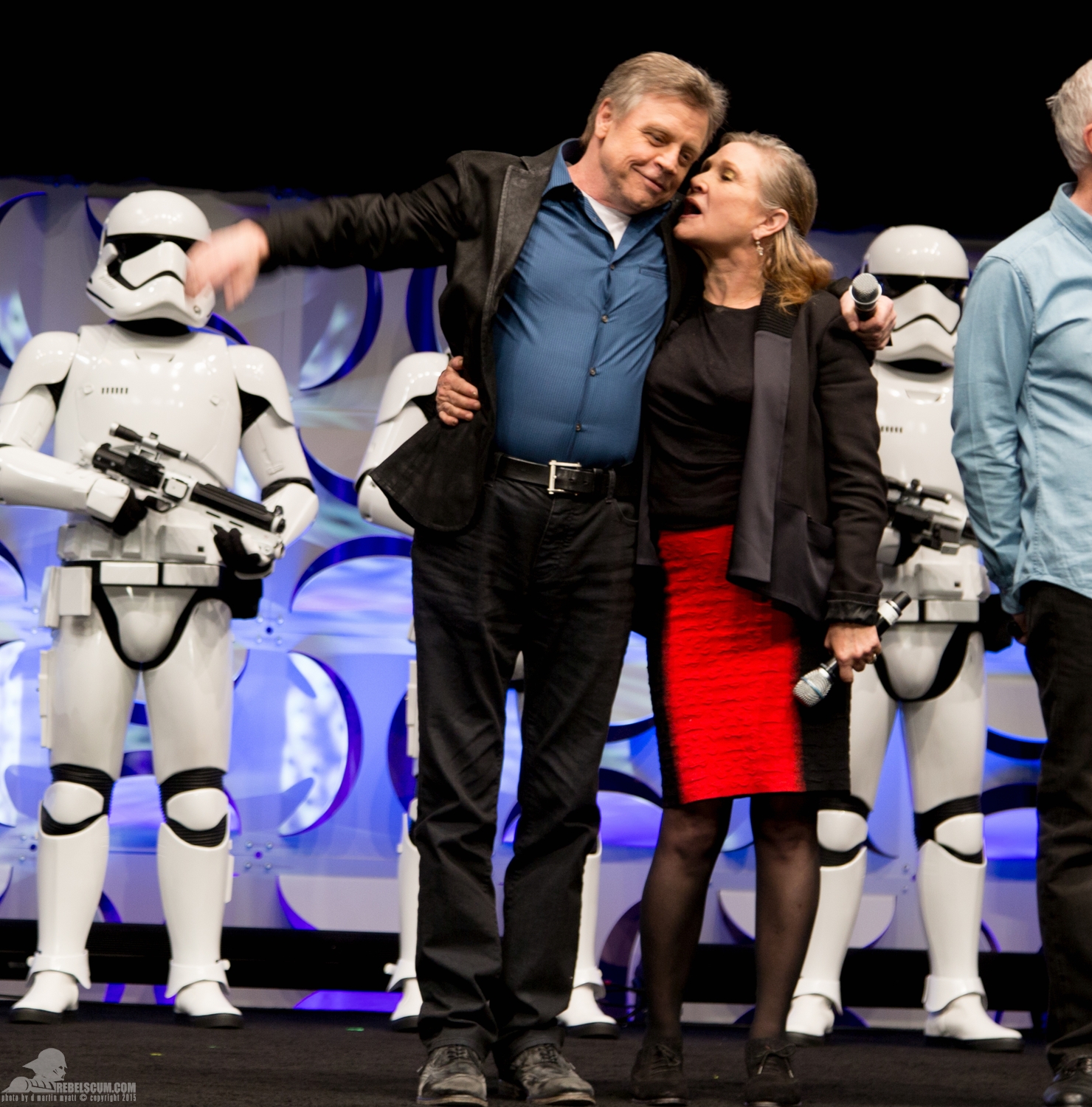 Star-Wars-Celebration-Anaheim-2015-The-Force-Awakens-Trailer-090.jpg