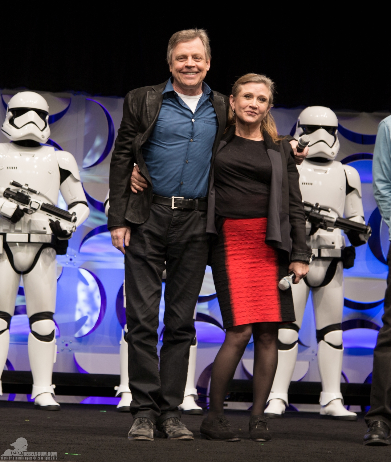 Star-Wars-Celebration-Anaheim-2015-The-Force-Awakens-Trailer-091.jpg