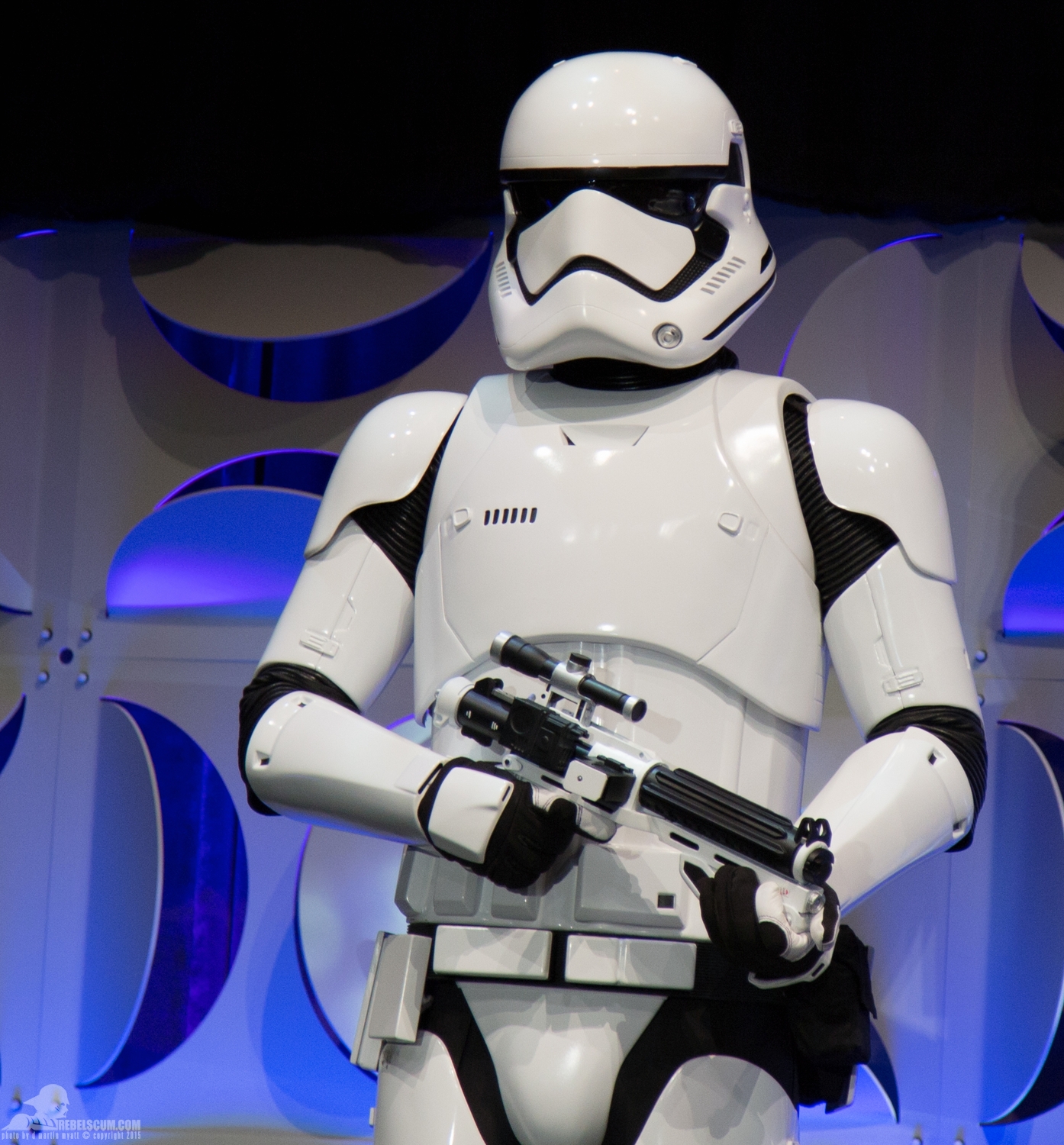 Star-Wars-Celebration-Anaheim-2015-The-Force-Awakens-Trailer-107.jpg