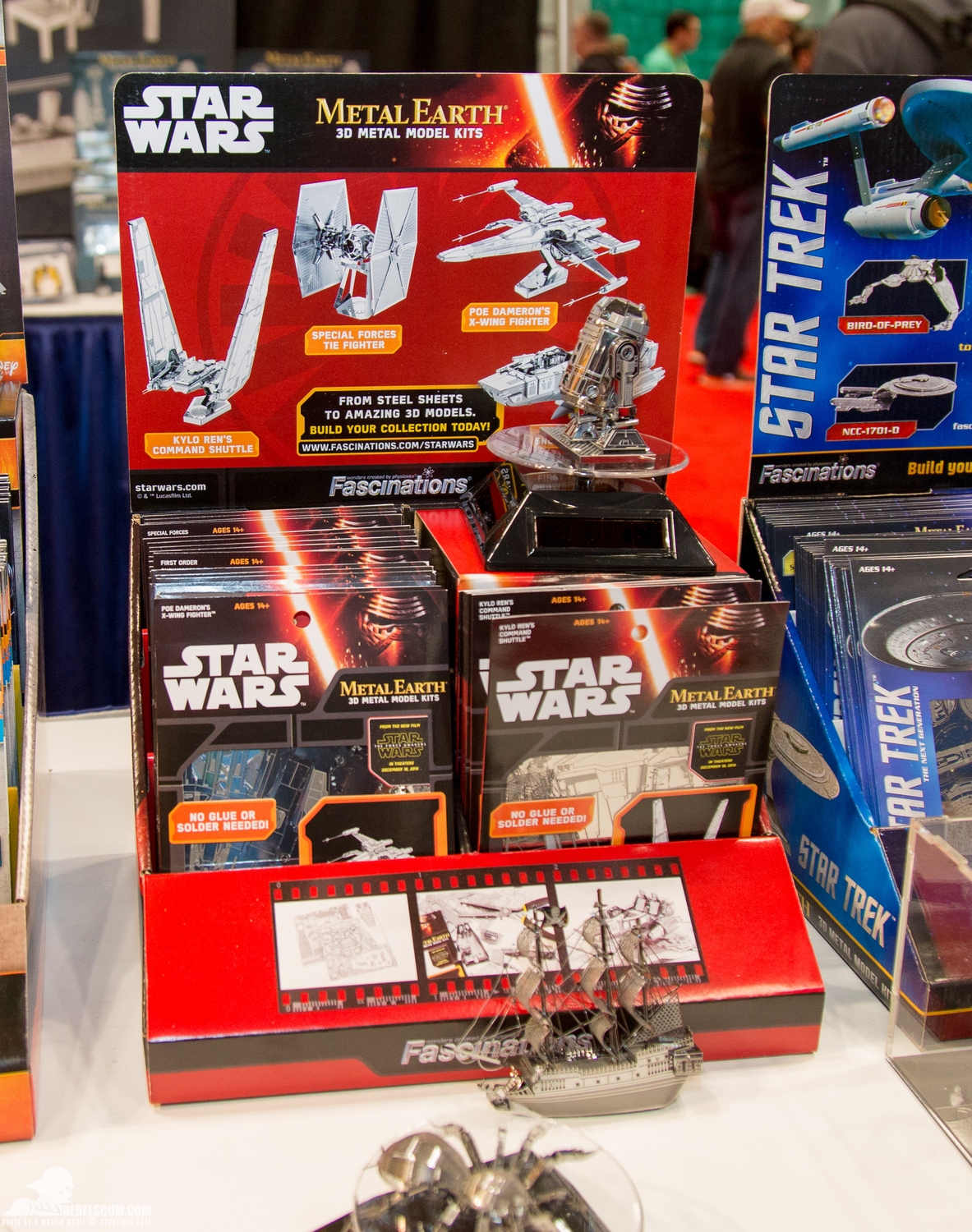 NYCC-2015-Metal-Earth-Star-Wars-The-Force-Awakens-003.jpg