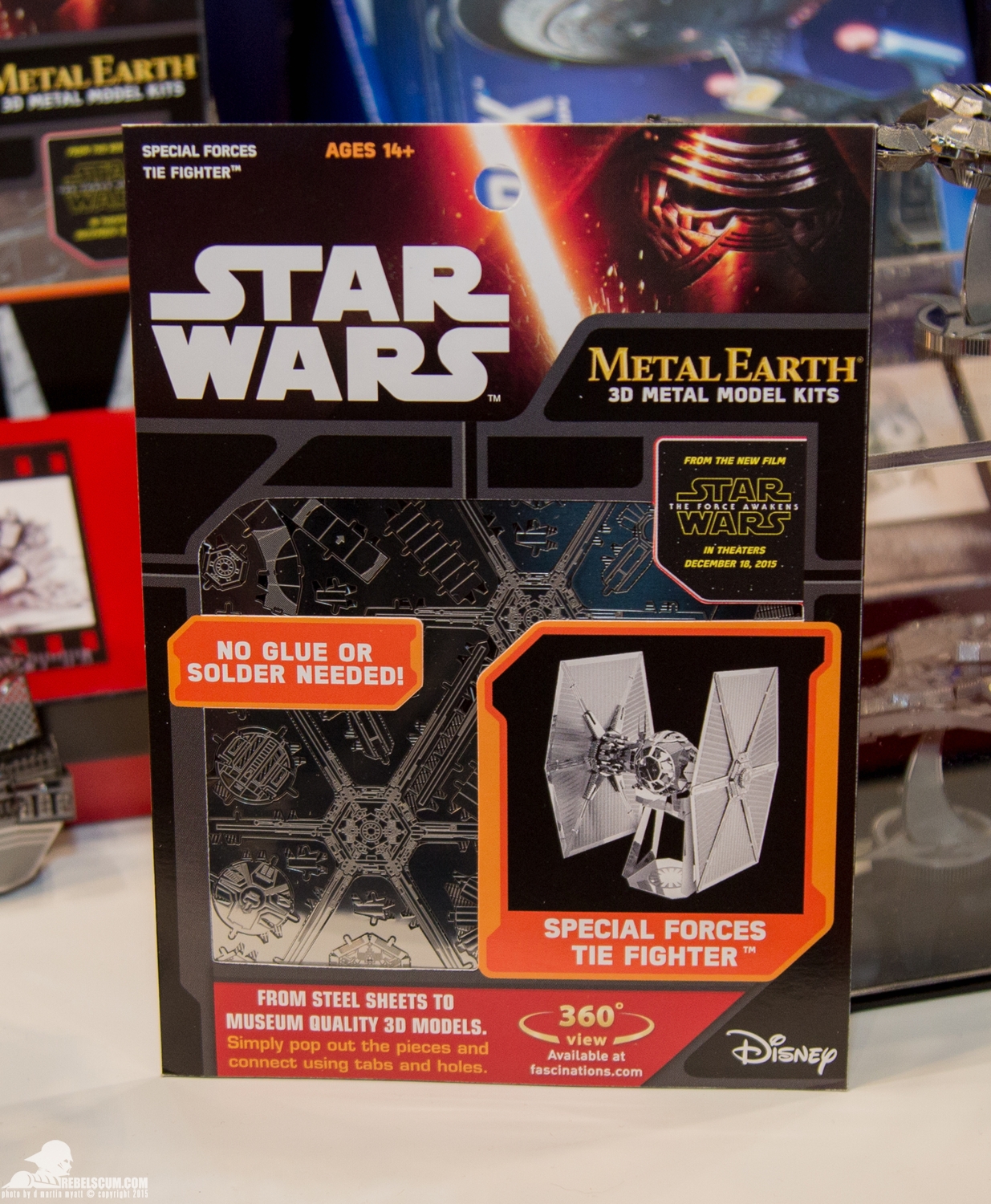 NYCC-2015-Metal-Earth-Star-Wars-The-Force-Awakens-008.jpg