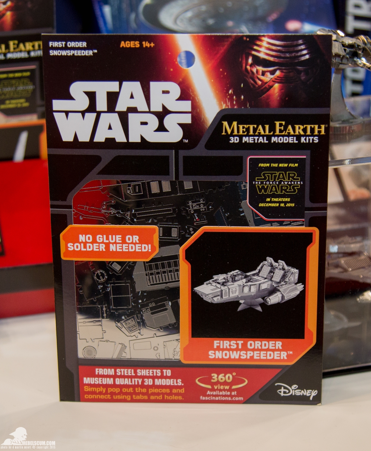 NYCC-2015-Metal-Earth-Star-Wars-The-Force-Awakens-010.jpg