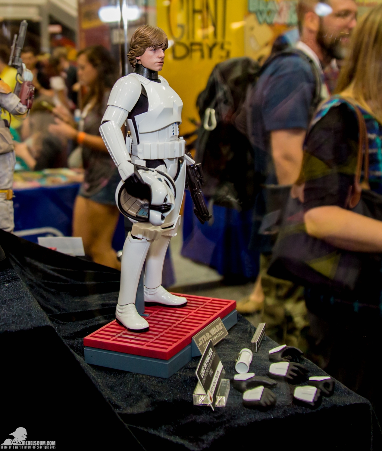 Hot-Toys-Display-2015-San-Diego-Comic-Con-SDCC-033.jpg