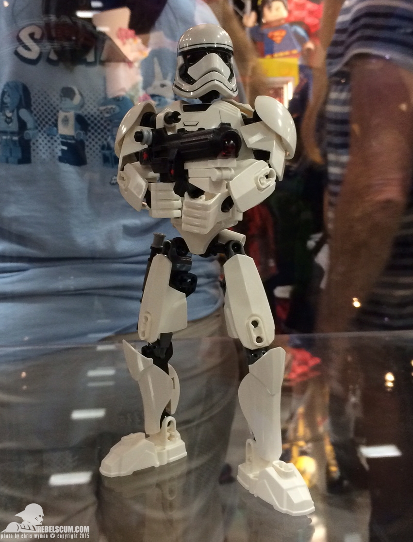 LEGO-First-Order-Stormtrooper-2015-SDCC-003.jpg