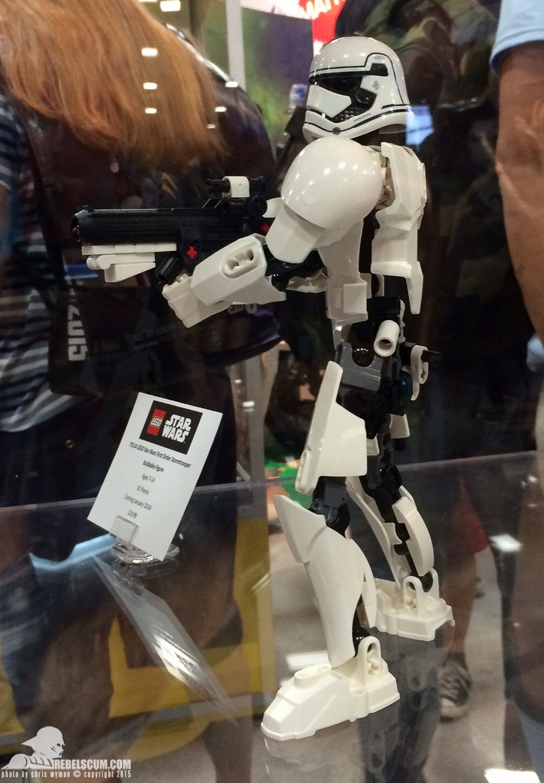 LEGO-First-Order-Stormtrooper-2015-SDCC-005.jpg