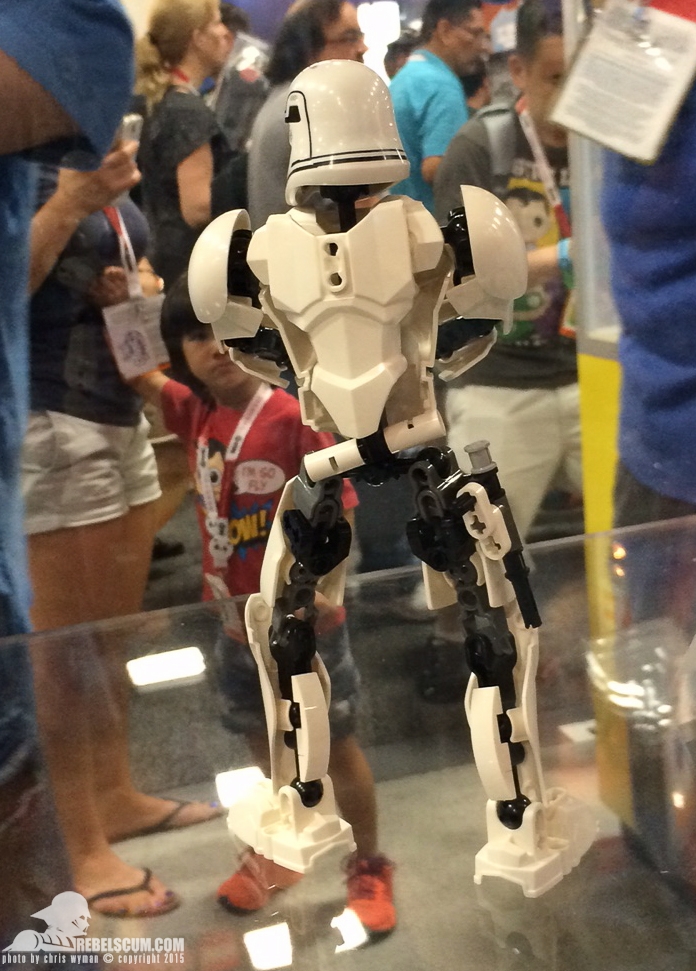 LEGO-First-Order-Stormtrooper-2015-SDCC-006.jpg