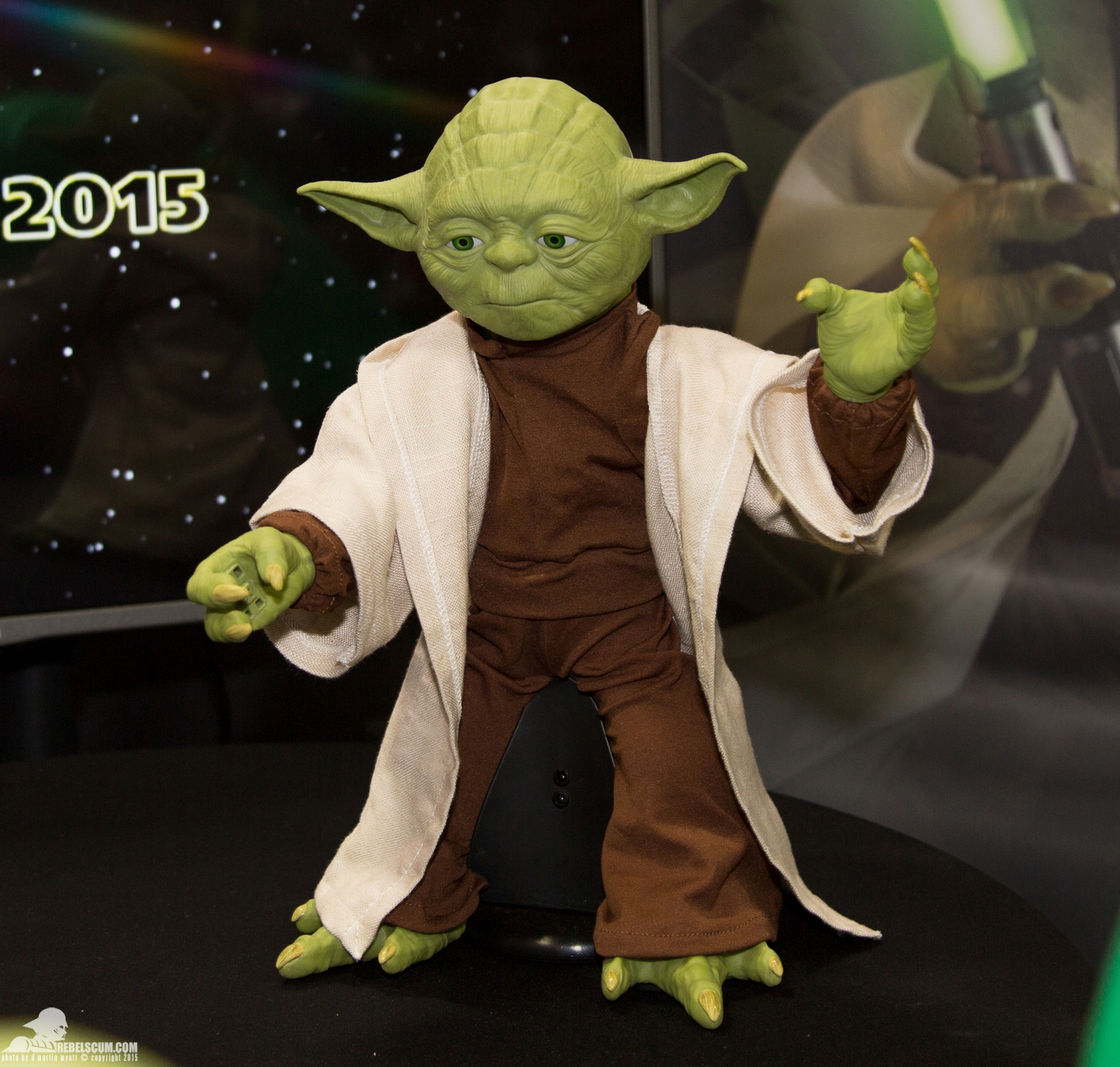 Spin-Master-Legendary-Yoda-2015-SDCC-002.jpg