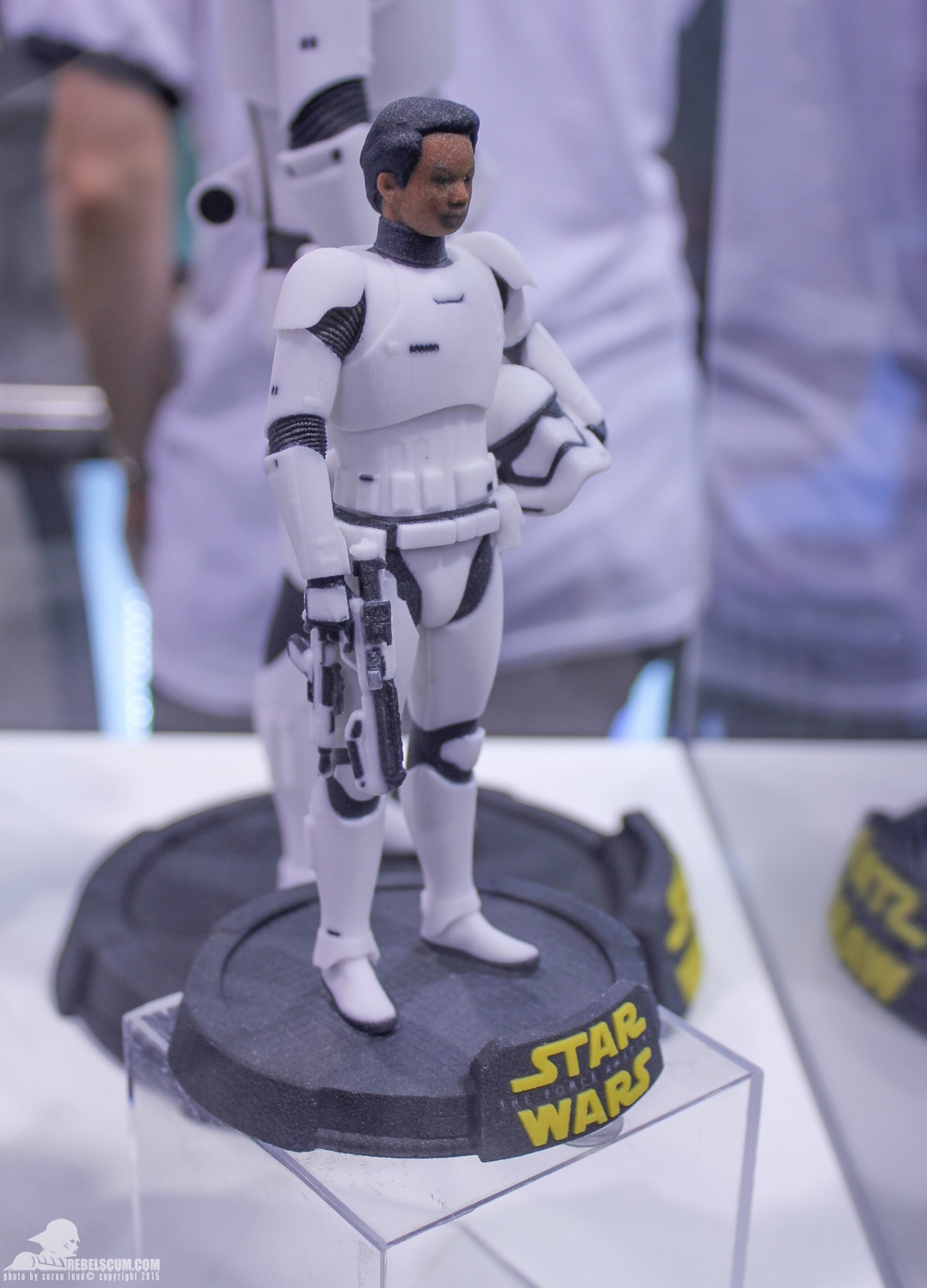 D23-2015-Disney-Consumer-Products-Display-003.jpg