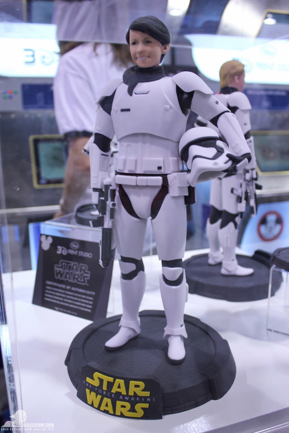 D23-2015-Disney-Consumer-Products-Display-004.jpg