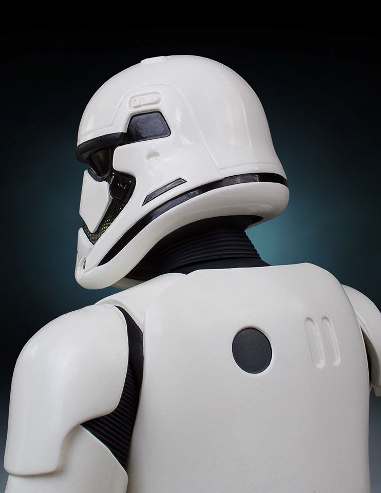 Gentle-Giant-Ltd-First-Order-Stormtrooper-Mini-Bust-010.jpg