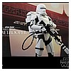 Hot-Toys-MMS326-The-Force-Awakens-First-Order-Flametrooper-007.jpg