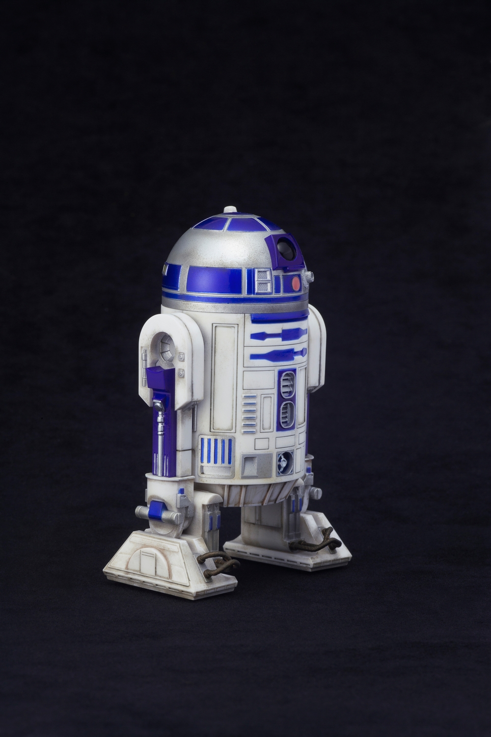 Kotobukiya-Star-Wars-C-3PO-R2-D2-BB-8-ARTFX-Statue-Set-010.jpg