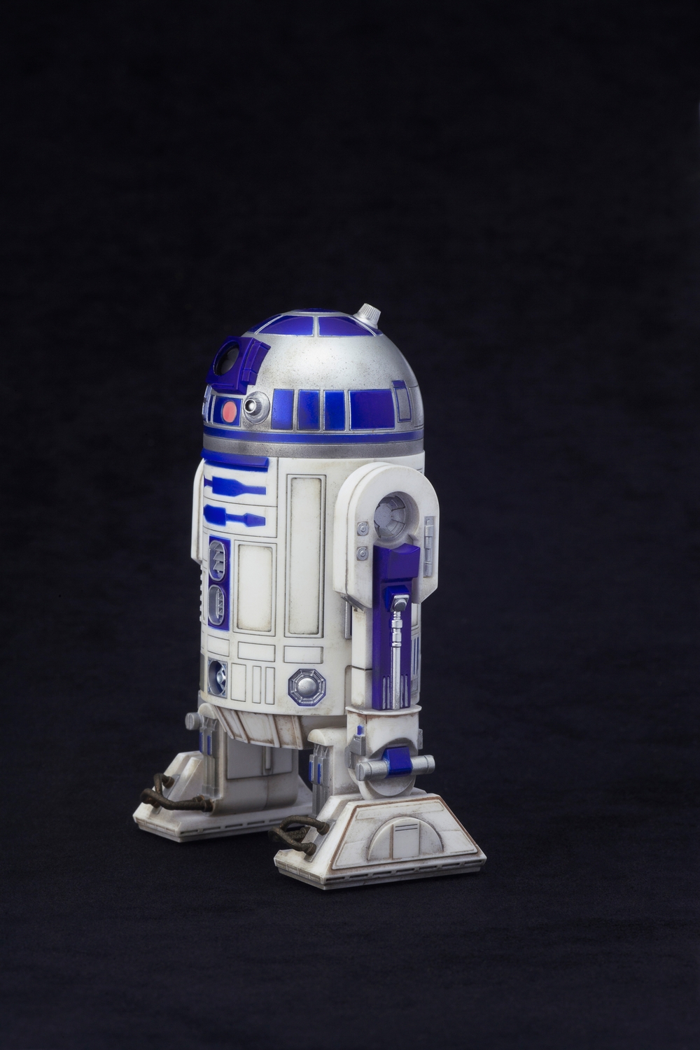 Kotobukiya-Star-Wars-C-3PO-R2-D2-BB-8-ARTFX-Statue-Set-011.jpg