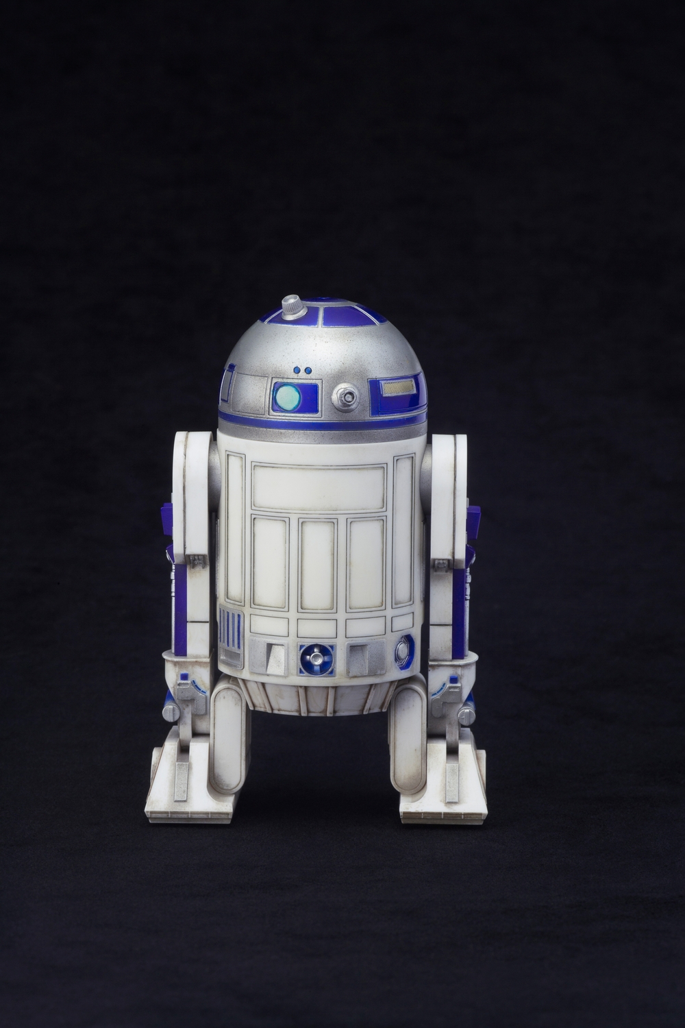 Kotobukiya-Star-Wars-C-3PO-R2-D2-BB-8-ARTFX-Statue-Set-012.jpg