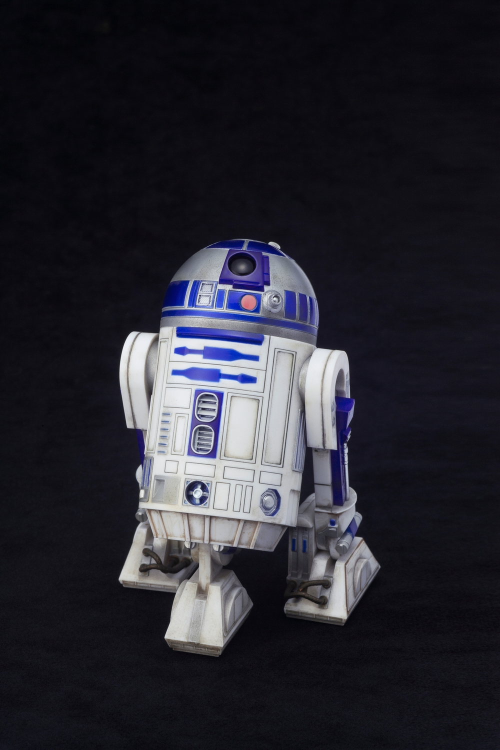Kotobukiya-Star-Wars-C-3PO-R2-D2-BB-8-ARTFX-Statue-Set-013.jpg