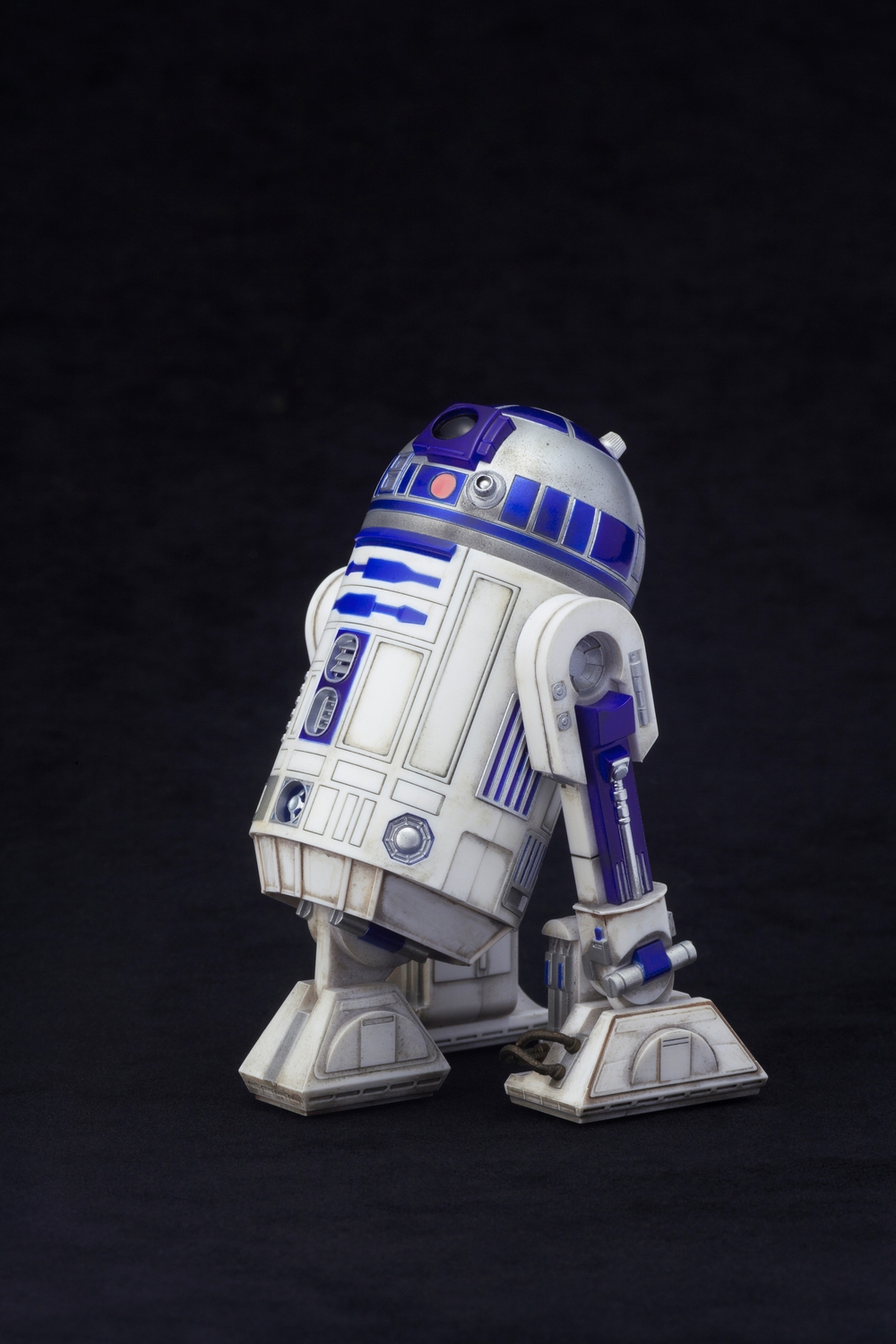 Kotobukiya-Star-Wars-C-3PO-R2-D2-BB-8-ARTFX-Statue-Set-019.jpg