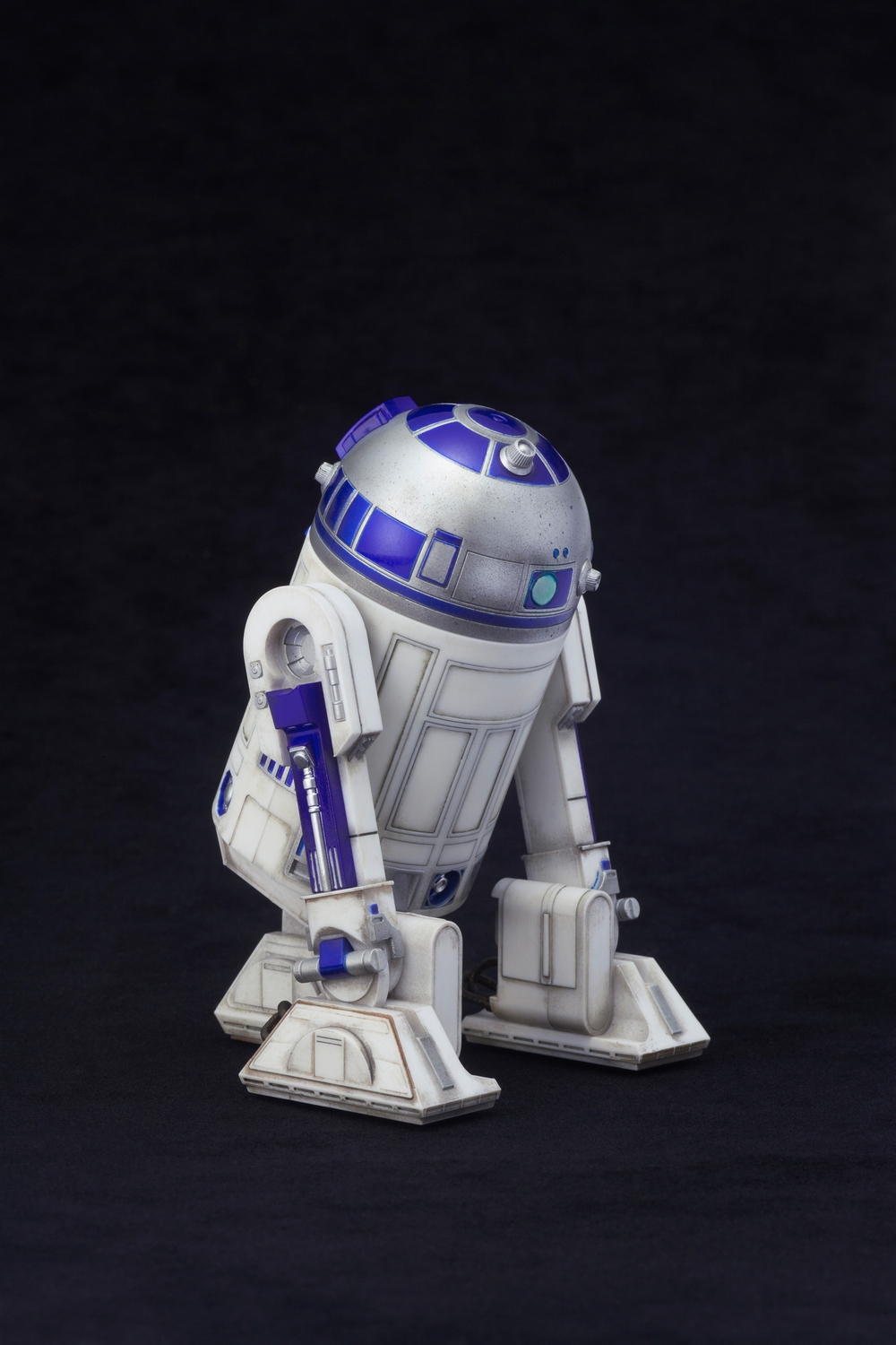 Kotobukiya-Star-Wars-C-3PO-R2-D2-BB-8-ARTFX-Statue-Set-020.jpg