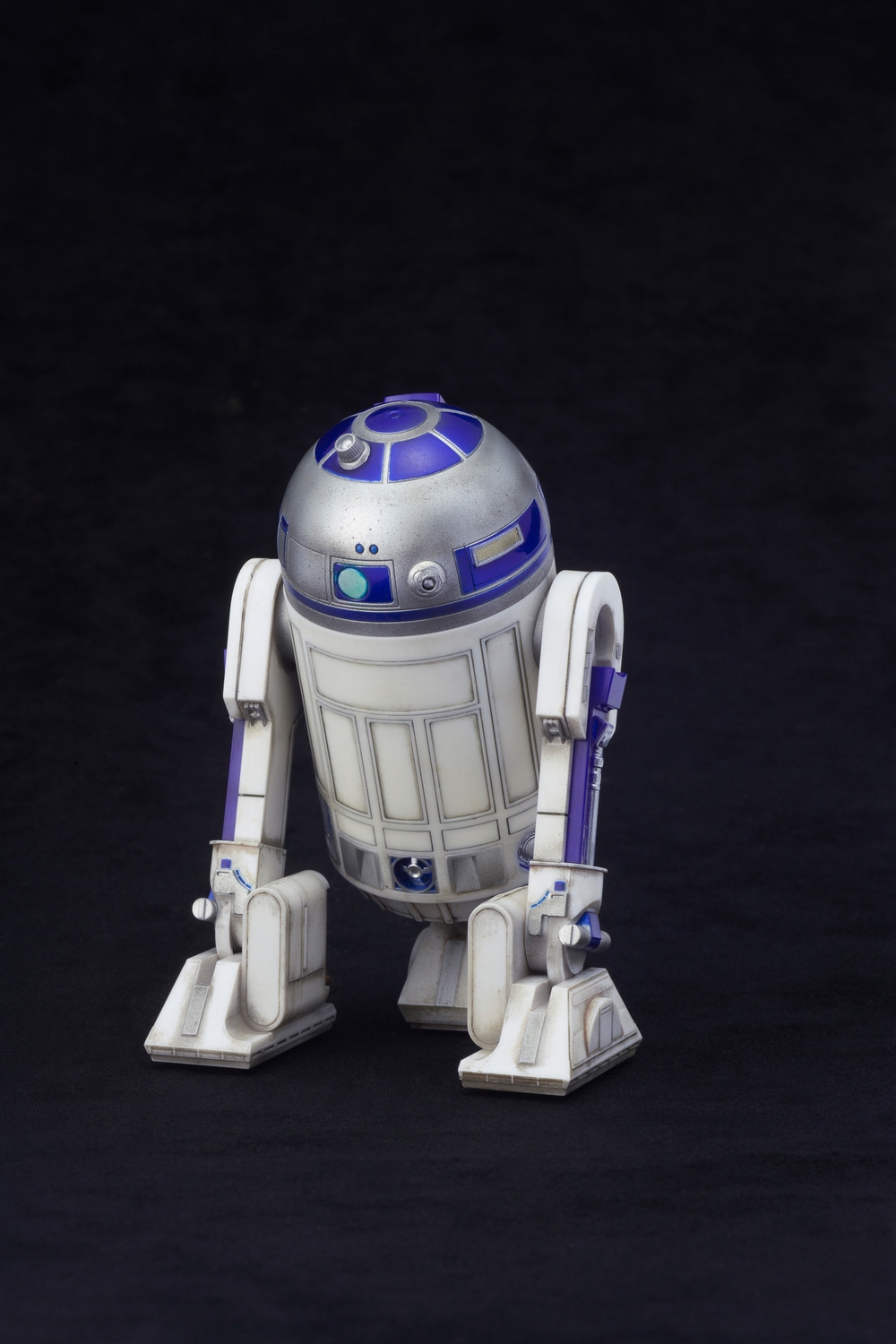 Kotobukiya-Star-Wars-C-3PO-R2-D2-BB-8-ARTFX-Statue-Set-021.jpg