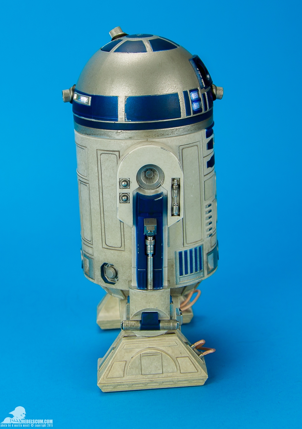 Sideshow-Collectibles-R2-D2-Sixth-Scale-Figure-Review-019.jpg