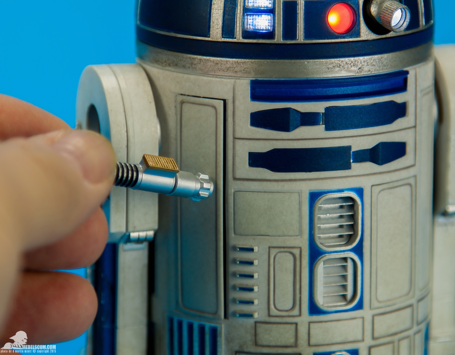 Sideshow-Collectibles-R2-D2-Sixth-Scale-Figure-Review-037.jpg