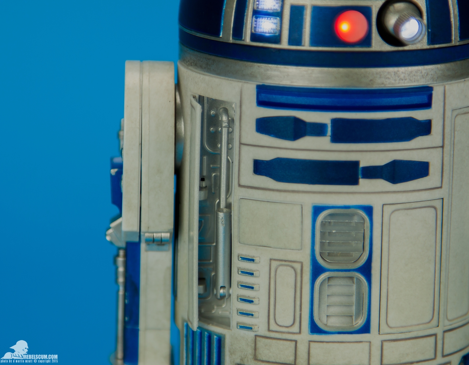 Sideshow-Collectibles-R2-D2-Sixth-Scale-Figure-Review-038.jpg