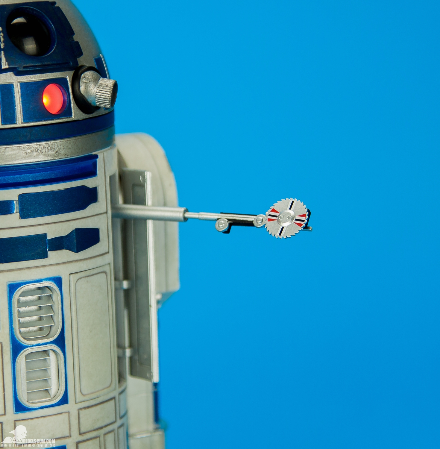 Sideshow-Collectibles-R2-D2-Sixth-Scale-Figure-Review-041.jpg