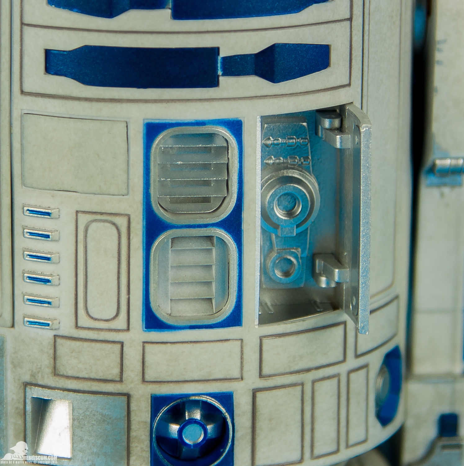 Sideshow-Collectibles-R2-D2-Sixth-Scale-Figure-Review-048.jpg