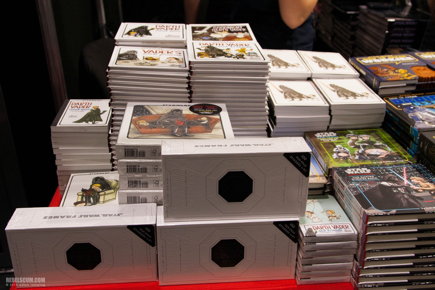 star-wars-celebration-2016-abrams-and-chronicle-books-booth-003.jpg