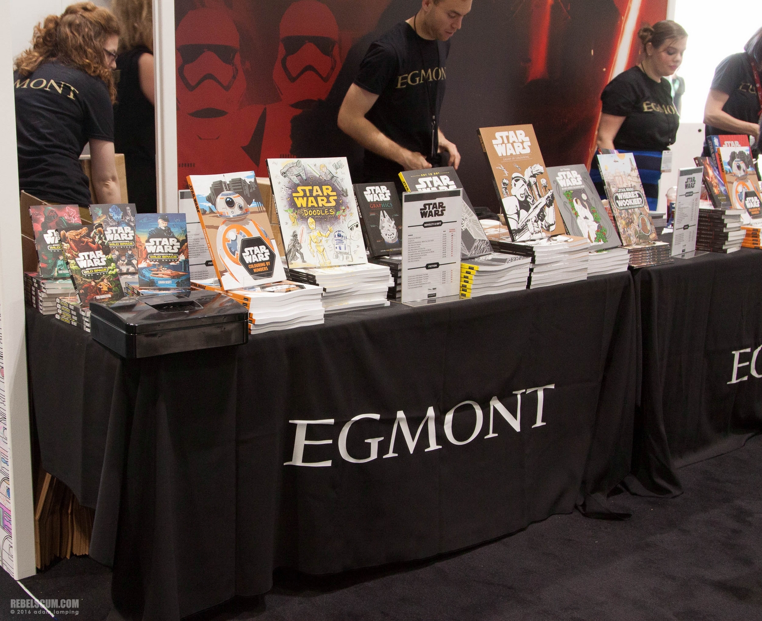 star-wars-celebration-2016-egmont-books-booth-001.jpg