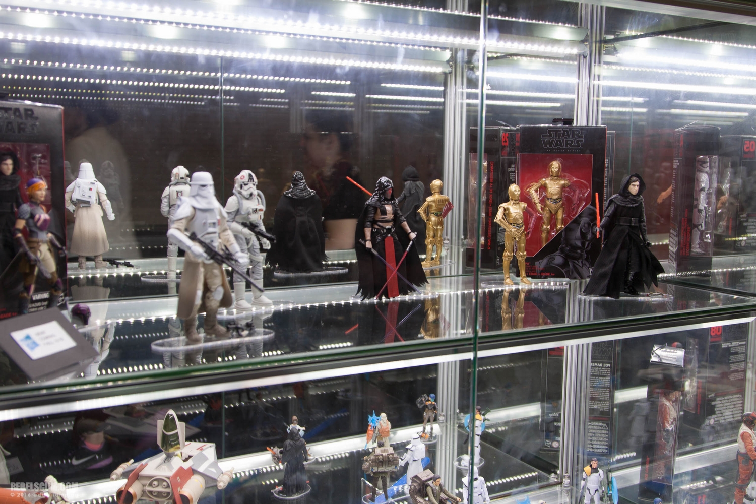 star-wars-celebration-hasbro-forbidden-planet-booth-022.jpg