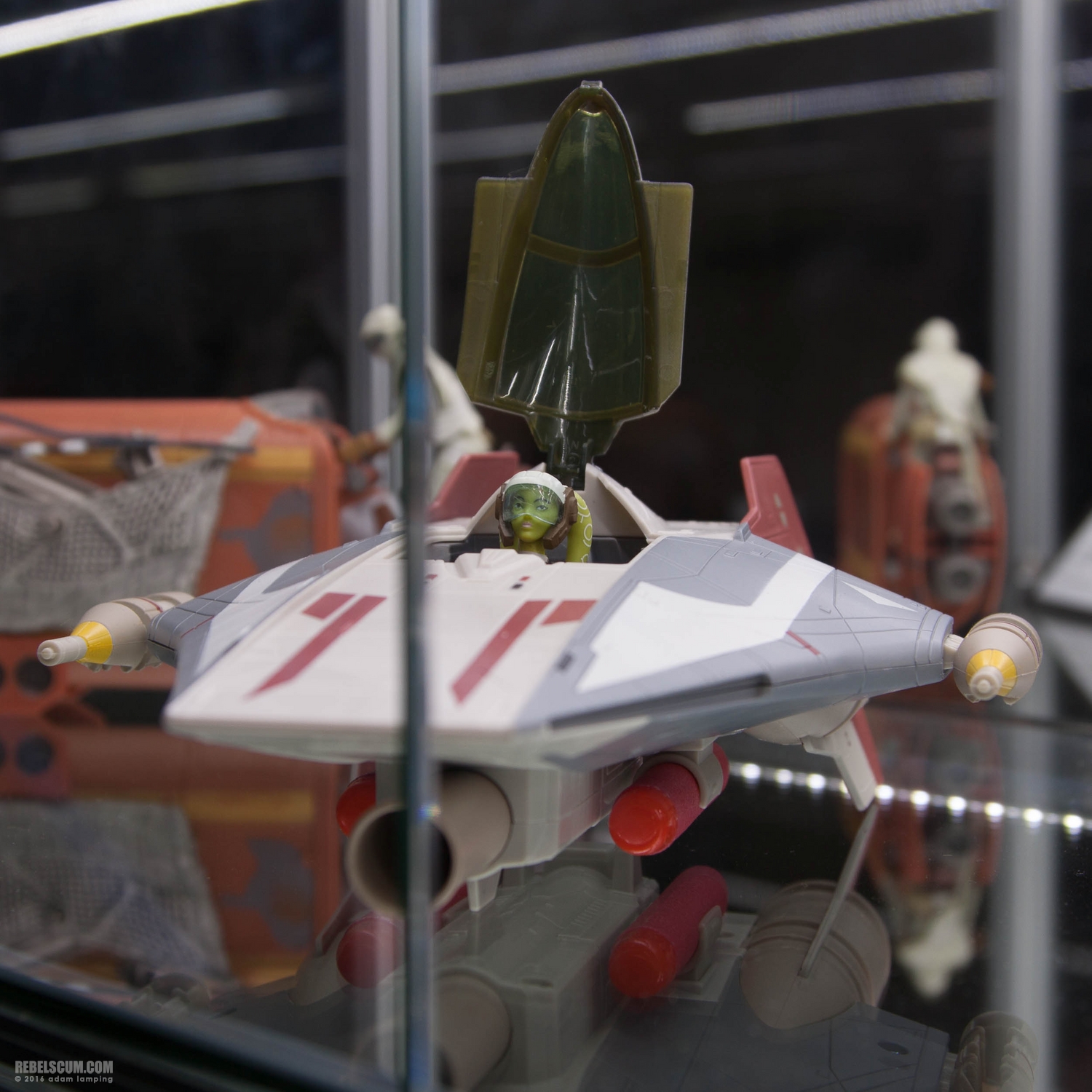 star-wars-celebration-hasbro-forbidden-planet-booth-027.jpg