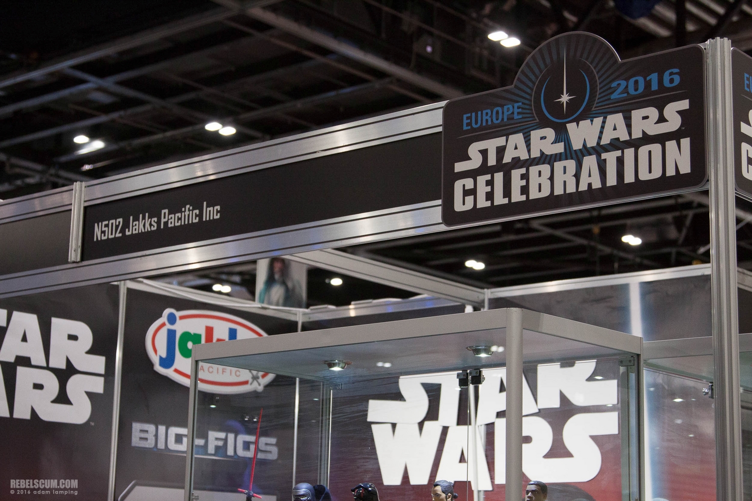 star-wars-celebration-2016-jakks-pacific-booth-001.jpg