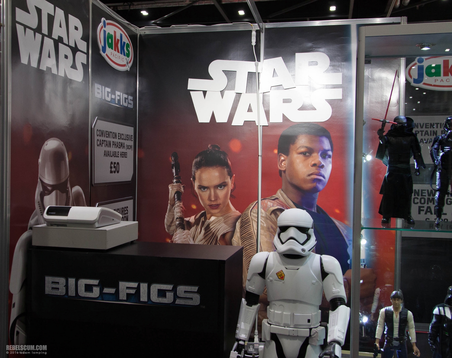 star-wars-celebration-2016-jakks-pacific-booth-008.jpg