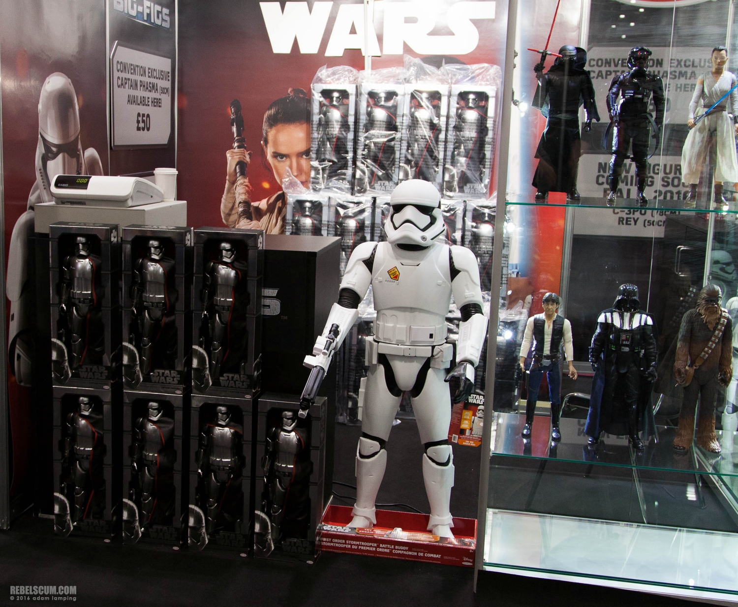 star-wars-celebration-2016-jakks-pacific-booth-010.jpg