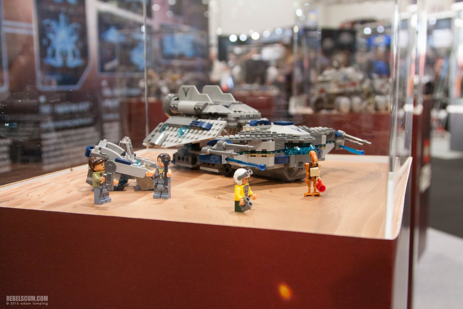 star-wars-celebration-lego-booth-016.jpg