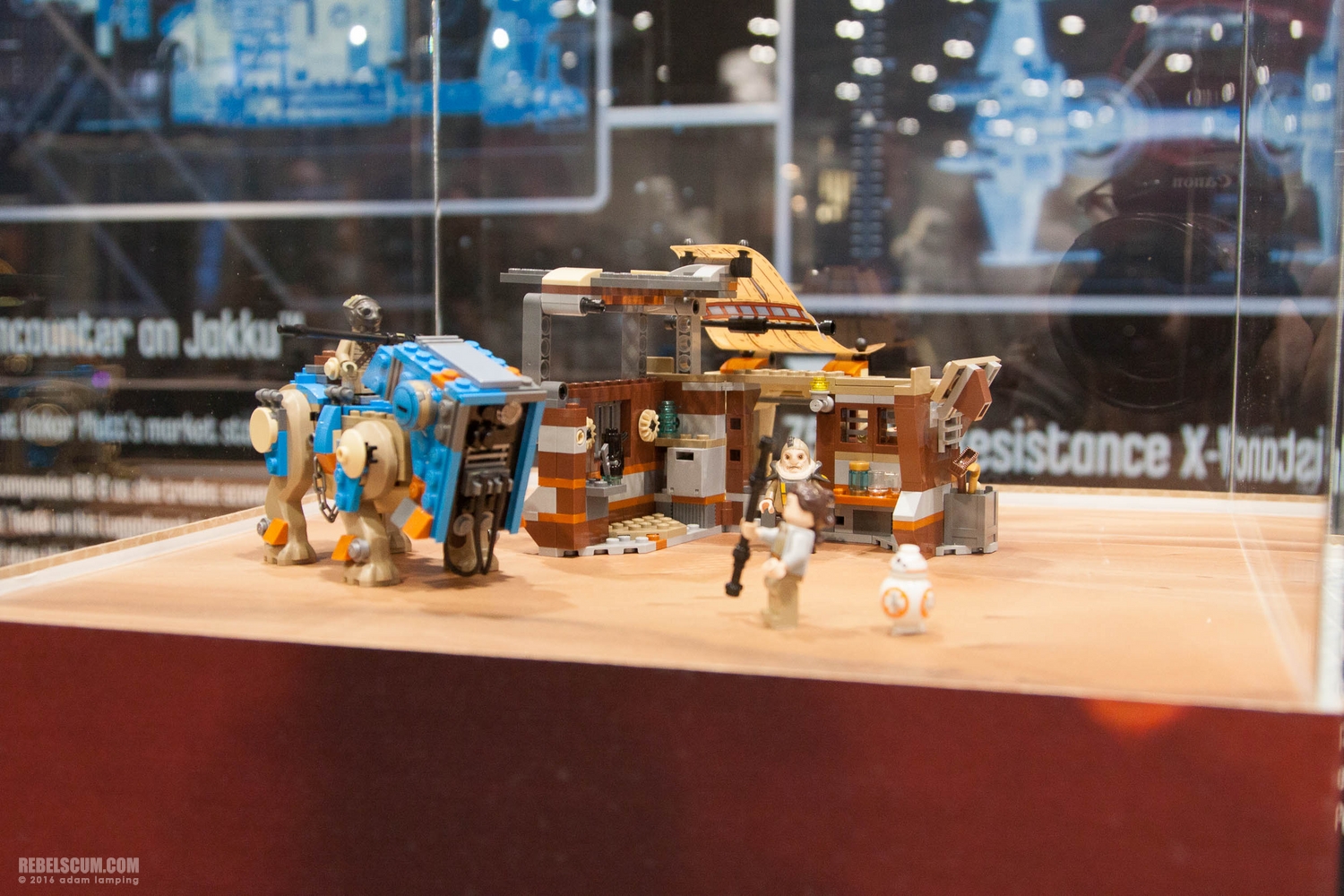 star-wars-celebration-lego-booth-018.jpg