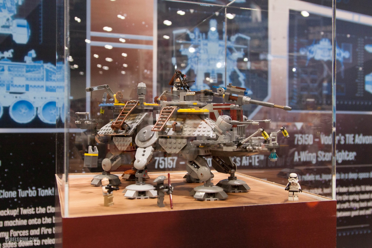 star-wars-celebration-lego-booth-019.jpg