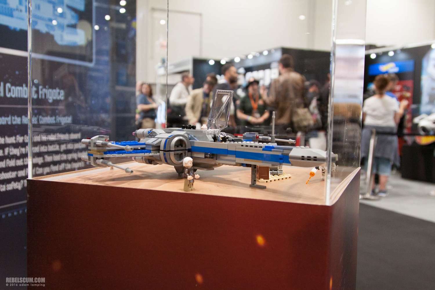 star-wars-celebration-lego-booth-023.jpg