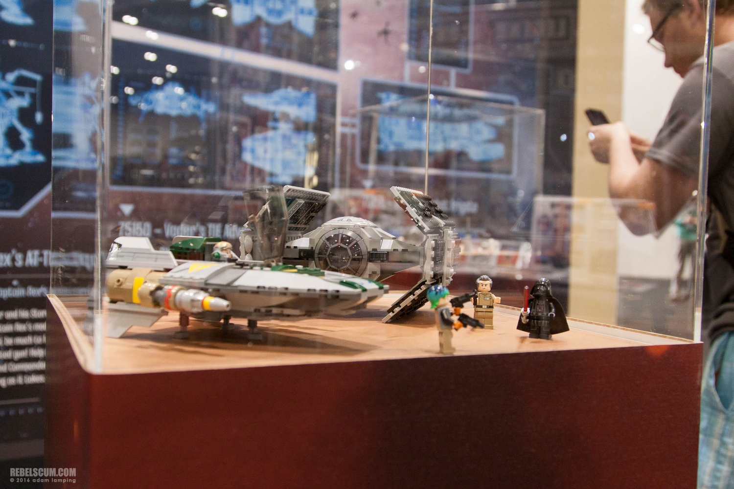 star-wars-celebration-lego-booth-025.jpg