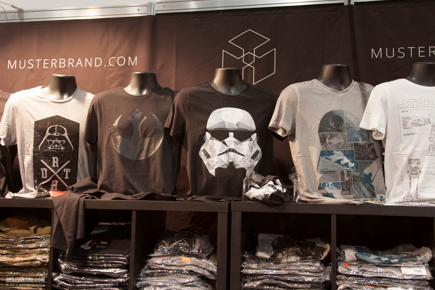 star-wars-celebration-2016-musterbrand-booth-010.jpg